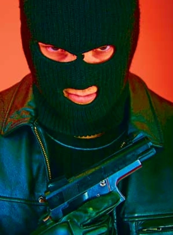 
    Tânărul a ameninţat-o pe farmacistă cu un pistol din plastic  
