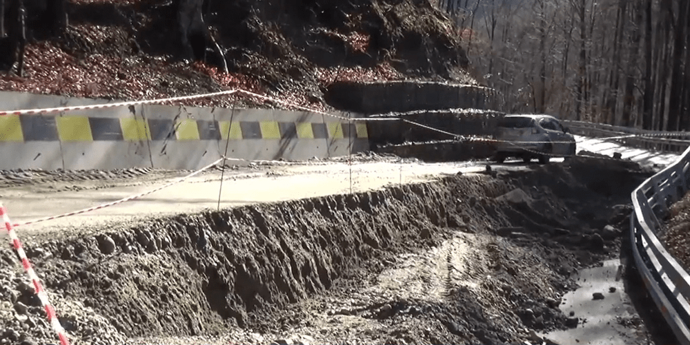 Scandalul drumului „Athosului românesc”, surpat după o modernizare de 10 milioane euro, continuă FOTO