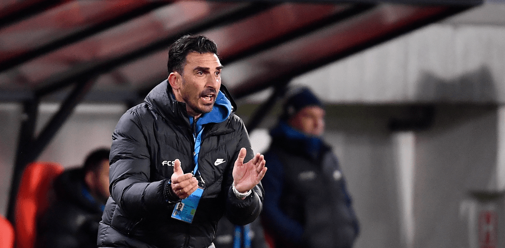 Elias Charalambous, noul antrenor al FCSB, s-a ”îmbolnăvit” subit de sindromul schimbărilor la pauză