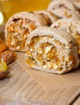 Placinte cu fructe uscate si migdale  Sursa foto shutterstock 166933079 jpg