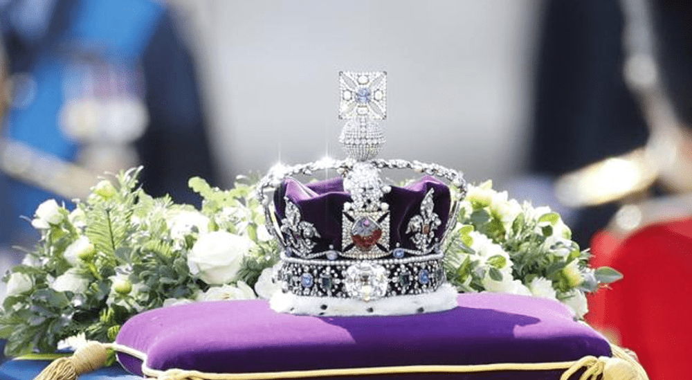 Coroana imperială, nestemata care o va însoți pe regina Elisabeta pe ultimul drum. Semnificațiile bijuteriei