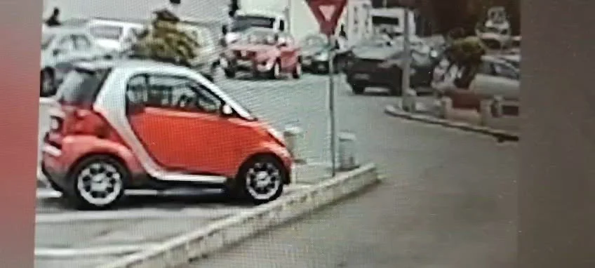 Momentul cumplit în care o mamă și copilul ei sunt spulberați de șoferul unui BMW