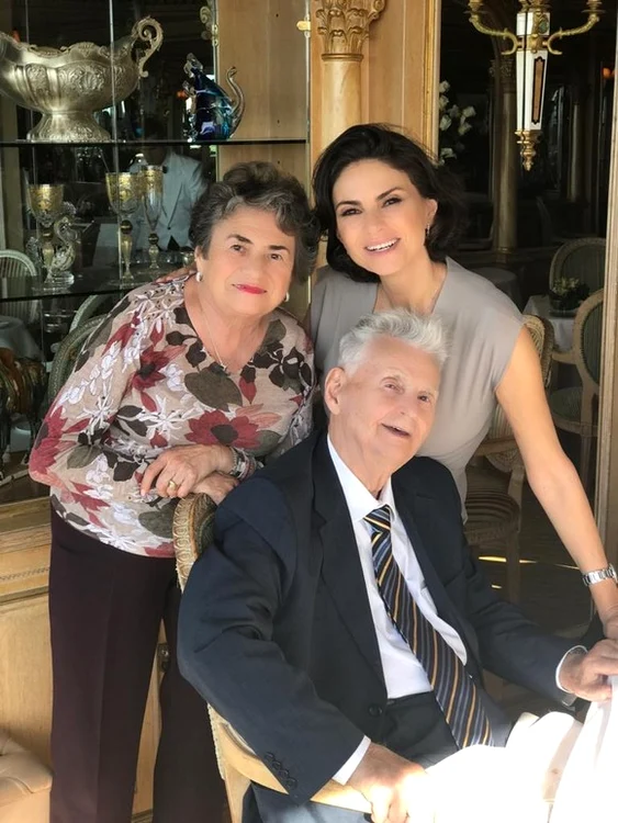 Ramona Bădescu și părinții eifoto: arhivă personală