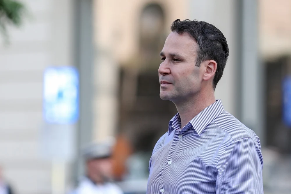 Drumuri închise în Sectorul 3, în cazul străzilor construite peste conducte de gaze. Transgaz dă vina pe pe Robert Negoiță