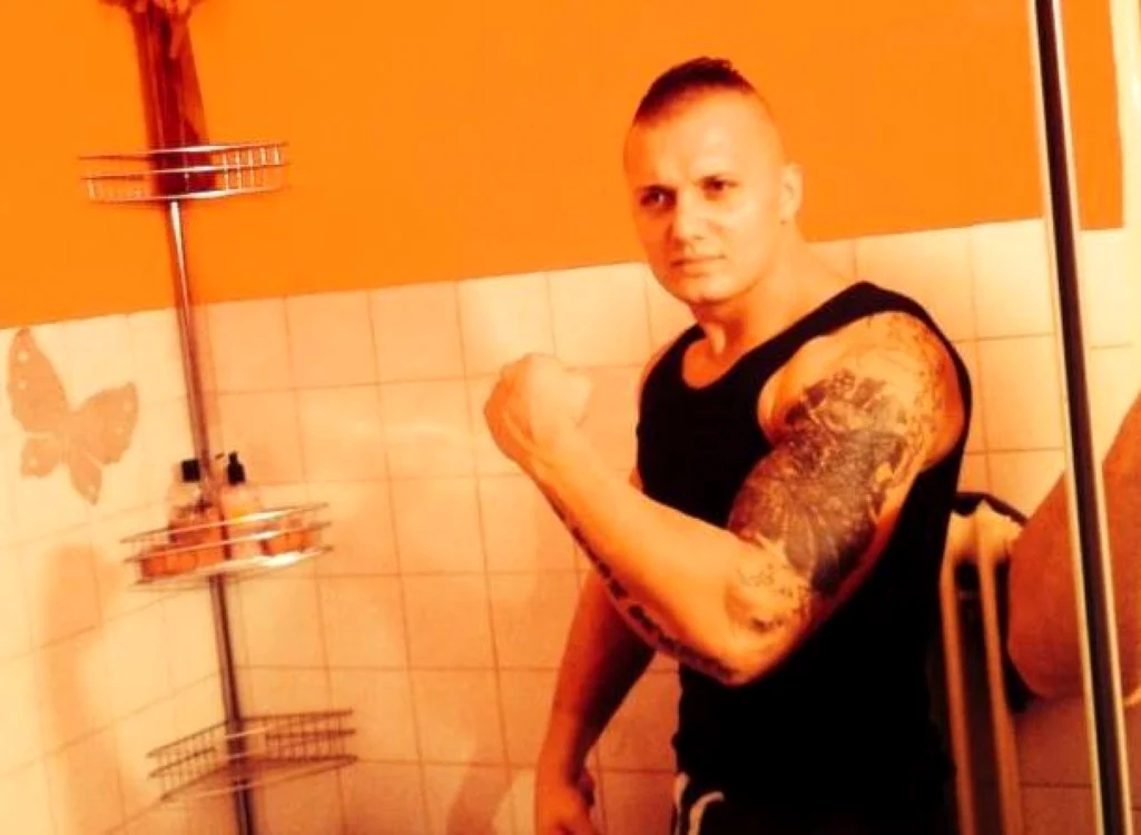 Tânărul se prezintă pe reţelele de socializare ca un tip dur. Foto: Facebook/Bradatan Alexandru Brady