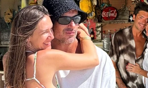 Radu Vâlcan e fericit alături de Adela Popescu și copiii lor, în vacanța de la Șușani