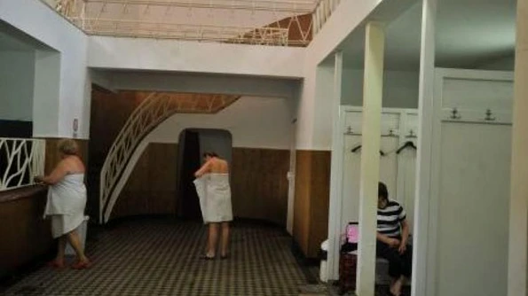 Ce a însemnat distrugerea băilor publice de către Biserică şi cum îi alergau jandarmii "cu săpun" pe ţărani jpeg