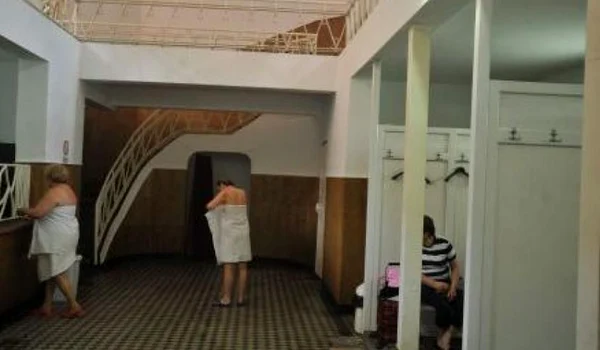 Ce a însemnat distrugerea băilor publice de către Biserică şi cum îi alergau jandarmii "cu săpun" pe ţărani jpeg