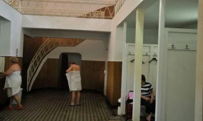 Ce a însemnat distrugerea băilor publice de către Biserică şi cum îi alergau jandarmii "cu săpun" pe ţărani jpeg