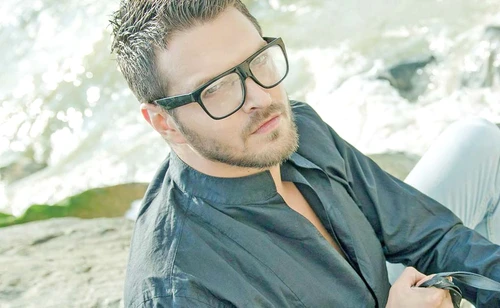 Romeo Visca s-a născut pe 11 august 1986, în Oneşti. În 2011 a jucat în ”Iubiri secrete”, la Prima TV