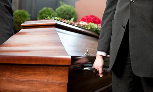 istockphoto sicriu inmormantare jpg