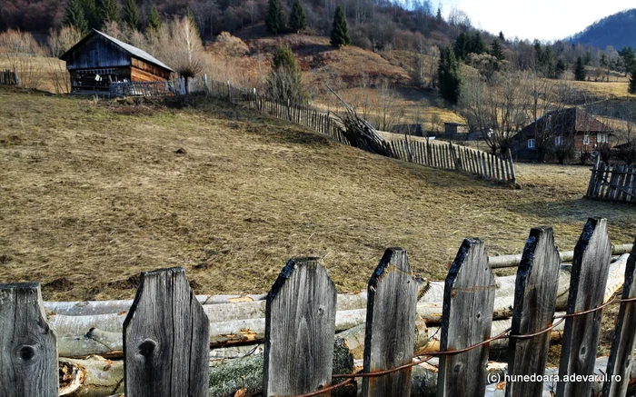 Gospodărie din satul Răscoala. Foto: Daniel Guță