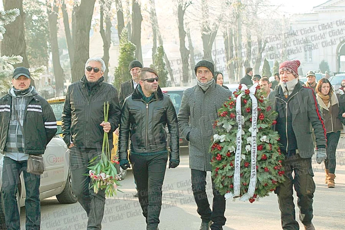Călin Goia şi Călin Geambaşu au adus câte  o coroană, la înmormântarea lui Titus Munteanu