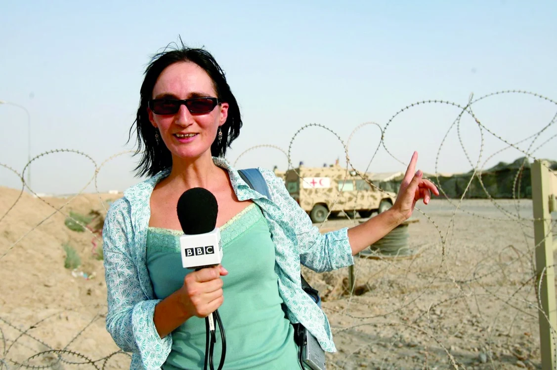Jurnalista Liliana Nicolae a fost în zone de conflict precum Kosovo, Irak şi Transnistria, în perioada în care a lucrat la BBC World Service, secţia Bucureşti.   Foto: Arhiva personală