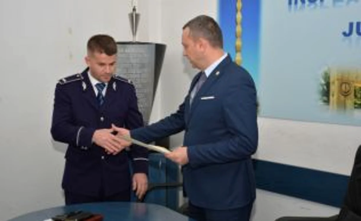 Agentul de poliţie a primit un Certificat de apreciere din partea conducerii Poliţiei Române