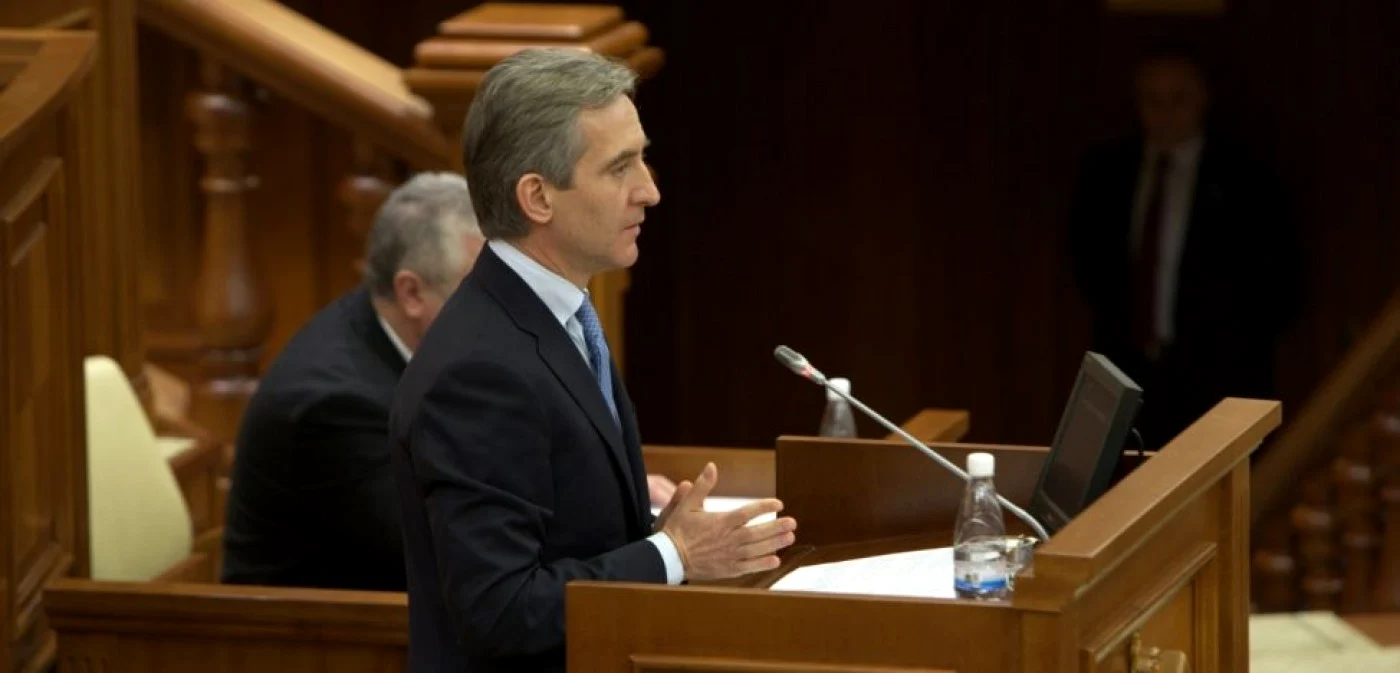 Prim-ministrul desemnat, Iurie Leancă, prezentându-şi programul de guvernare în plenul Parlamentului. FOTO: Adevărul.ro