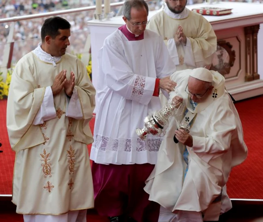 Papa Francisc a căzut înaintea începerii ceremoniei