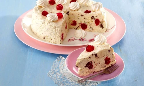 tort de inghetata cu cirese 2 jpeg