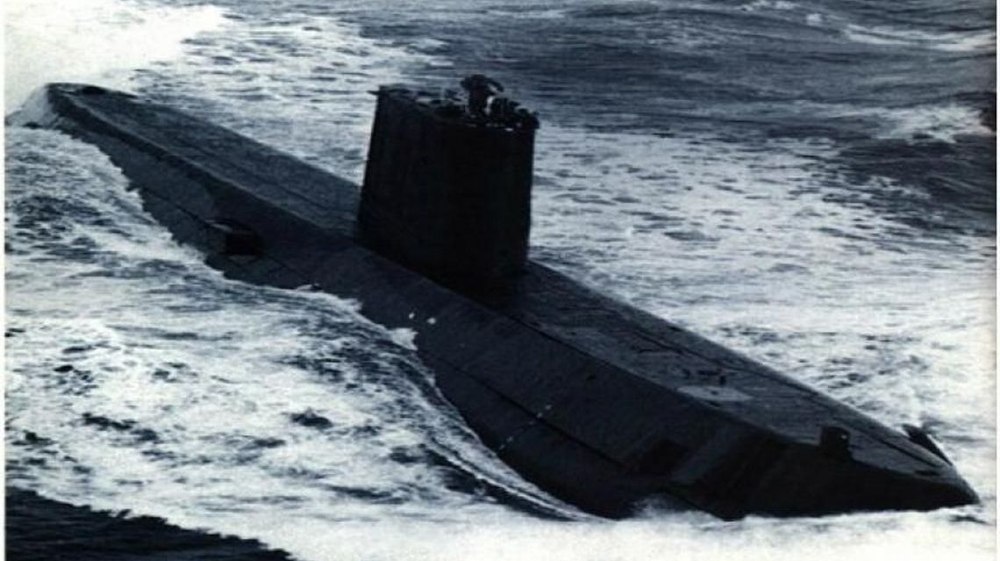3 august: Submarinul nuclear american Nautilus, primul care a efectuat cea mai lungă călătorie pe sub calota de gheaţă
