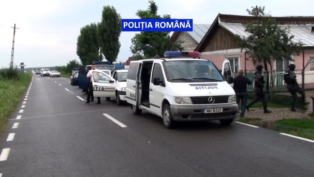 Gruparea este suspectată de trafic de ţigări şi spălare de bani. FOTO Poliţia Română