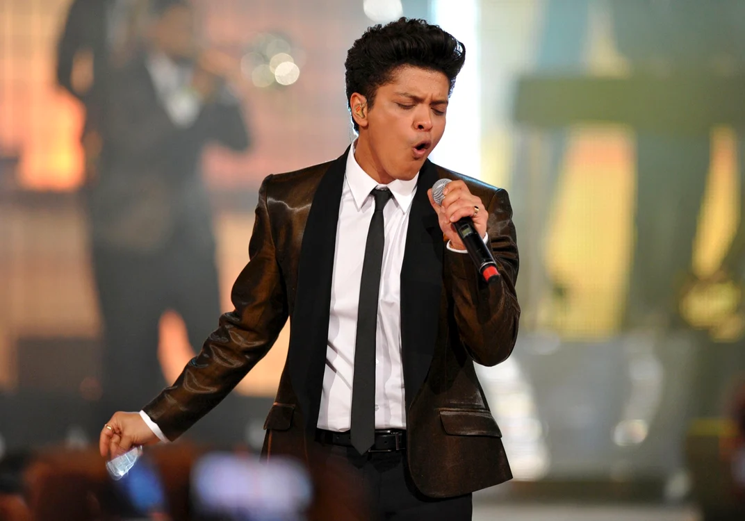 Bruno Mars a cunoscut succesul odată cu lansarea melodiei „Billionaire“