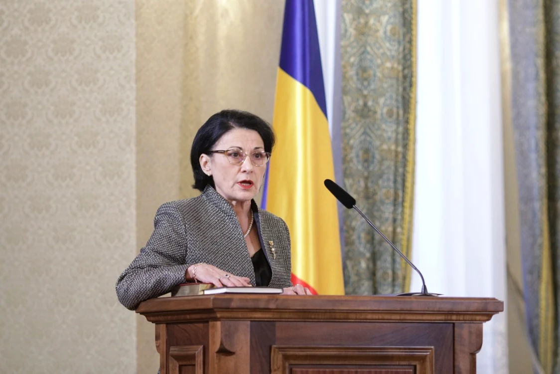 Depunere jurământ miniştri noi guvernul Dăncilă - Ecaterina Andronescu / FOTO Inquam Photos / Octav Ganea / 20 nov 2018