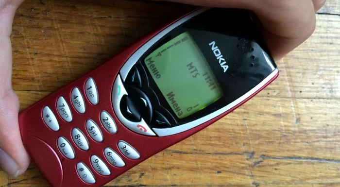 
    Nokia 8210  