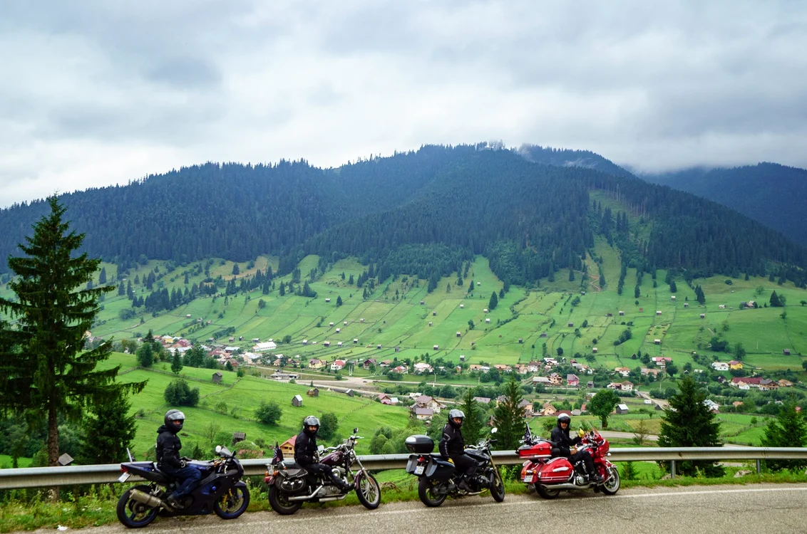 Motocicliştii s-au bucurat de peisaje de vis