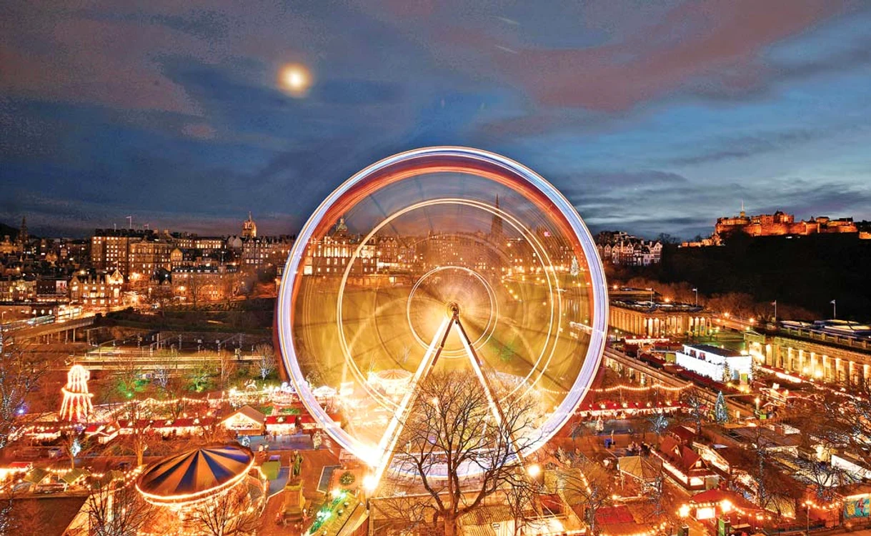 
    Marea Britanie. Târgul de Crăciun din  Edinburgh s-a deschis la  16 noiembrie şi se închide  la 5 ianuarie 2019  