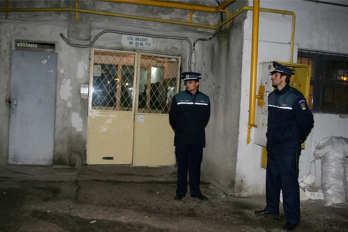 Bărbatul a fost reţinut de poliţişti