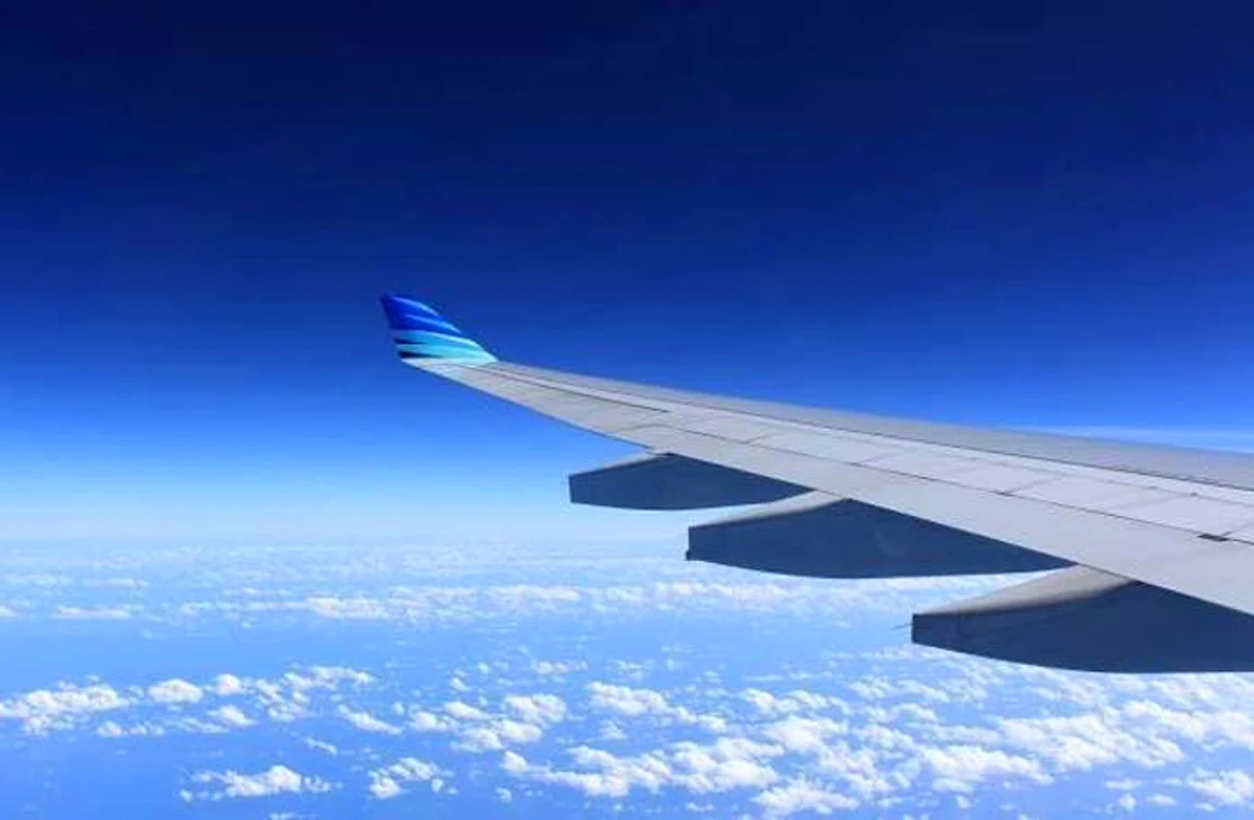 
    Un român a încercat să deschidă, în zbor, uşa unui avion de pasageri, în Spania   