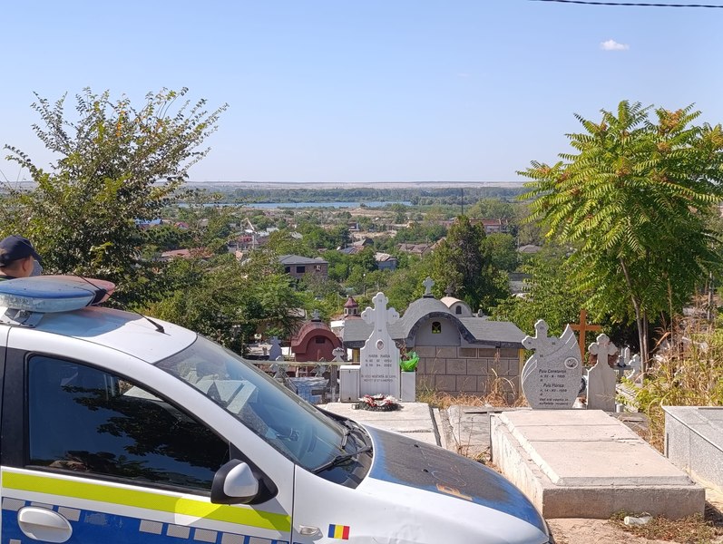 Noi saci cu oseminte săltați din Cimitirul Strehareți. Polițiștii au început audierile