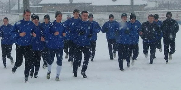 Pandurii se pregătesc din nou prin zăpadă la Târgu Jiu şi speră să nu mai ningă