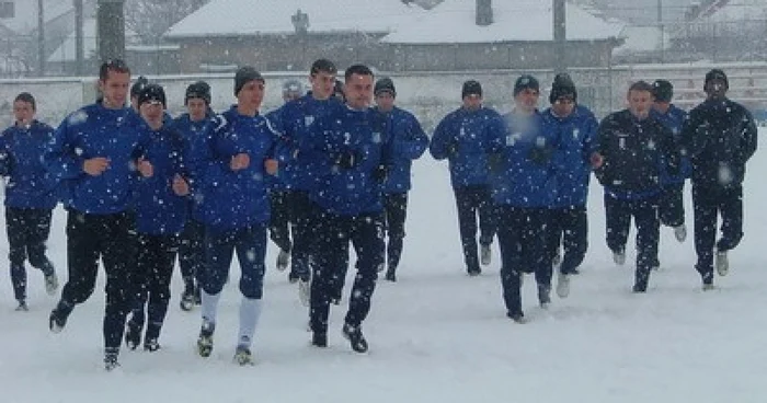 Pandurii se pregătesc din nou prin zăpadă la Târgu Jiu şi speră să nu mai ningă