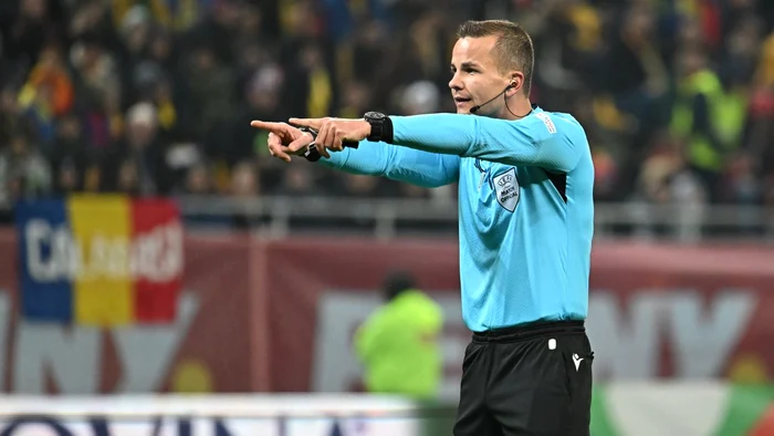 Arbitrul danez Morten Krogh a fluierat finalul meciului Foto: sport.ro