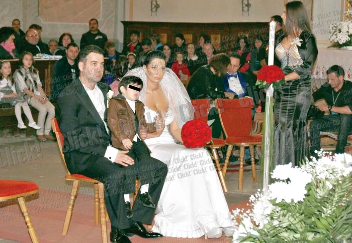 La nunta din aprilie,  băiatul cel mare  le-a fost alături