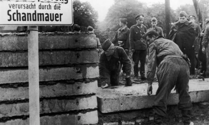 Zidul Berlinului: o istorie în imagini jpeg