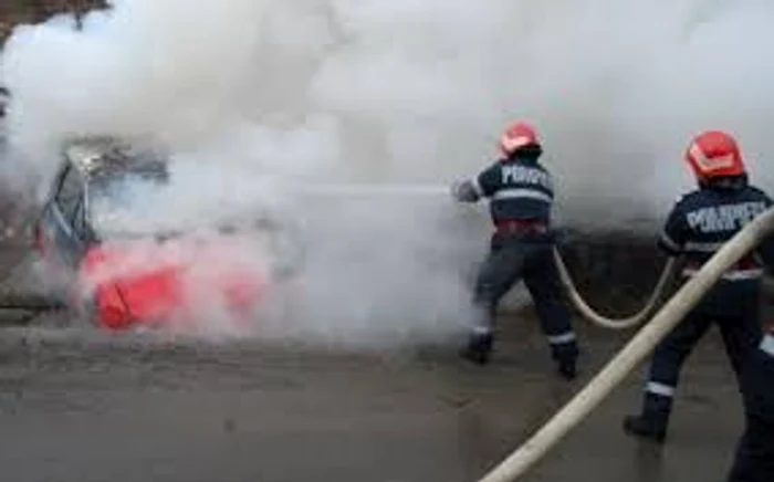
    Ce trei tineri au ars de vii în maşină  