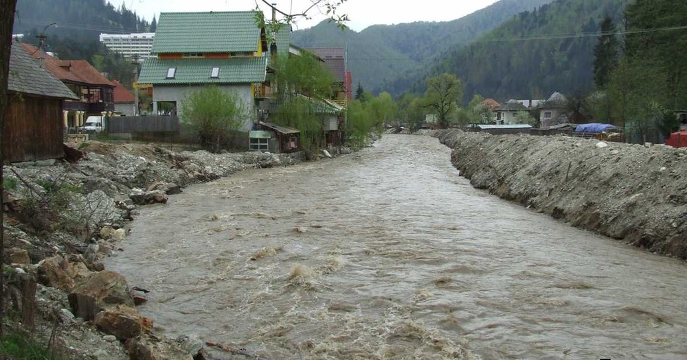 Cod galben de inundaţii pe râuri din nouă judeţe, până la ora 22:00