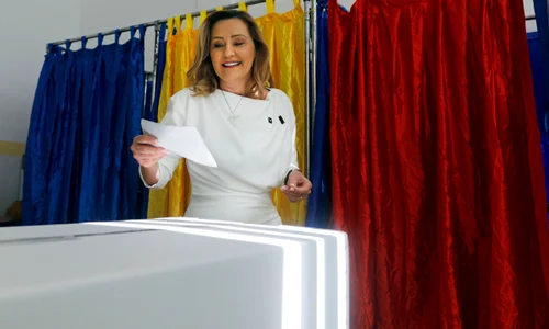 Elena Lasconi votează în București. FOTO Inquam Photos / Mălina Norocea
