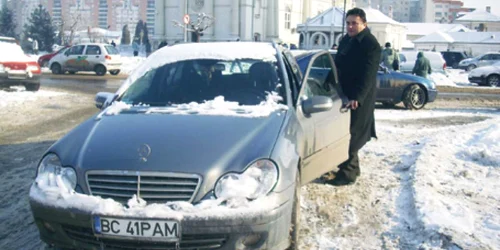 Avocatul Vasile Botomei se laudă cu Mercedesul de 14.000 de euro cumpărat din bani publici