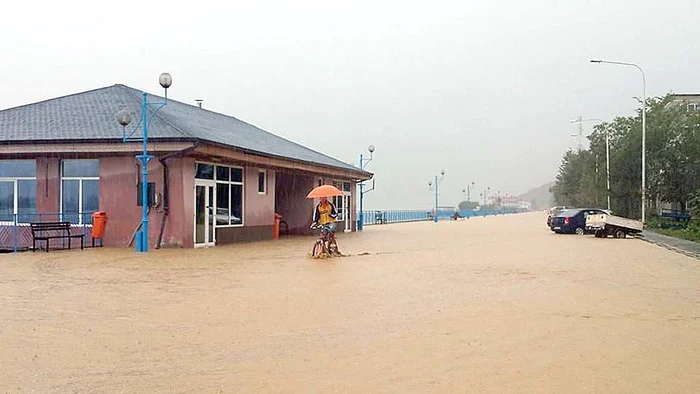 Faleza şi artera principală din Orşova au fost inundate