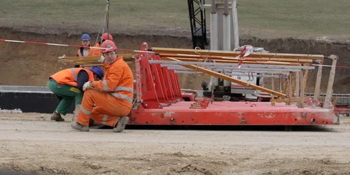 Bechtel mai face 20 de kilometri de autostradă 