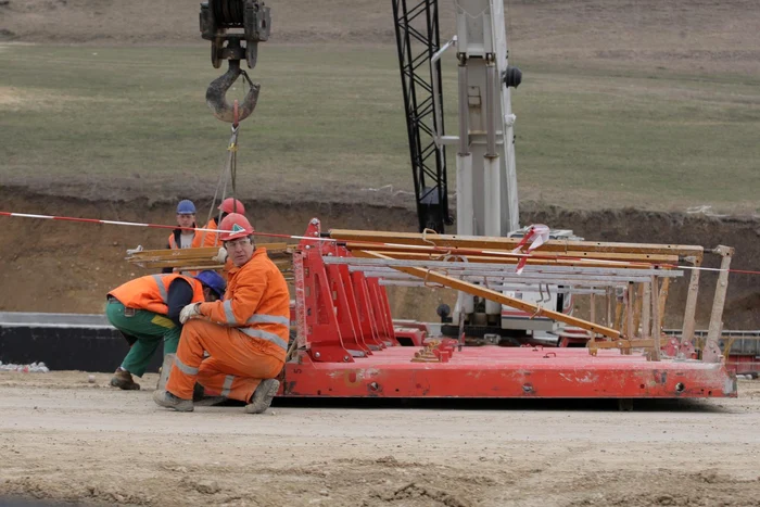 Autostrăzile construite în România la şes sunt de trei ori mai scumpe decât în Bulgaria FOTO Adevărul