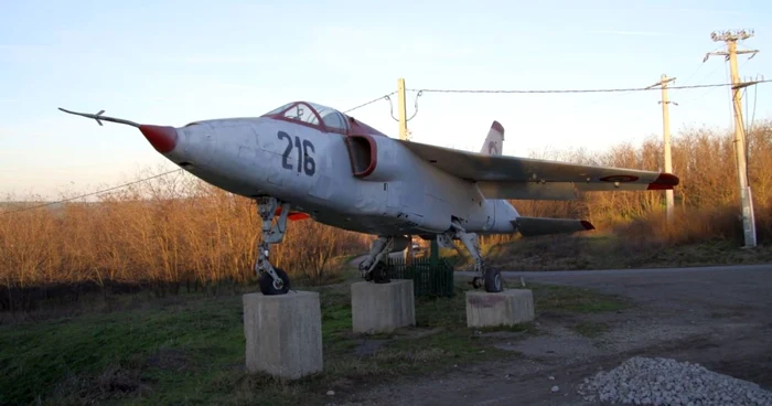 Avionul de luptă de la Bălăbăneşti. FOTO C Crângan