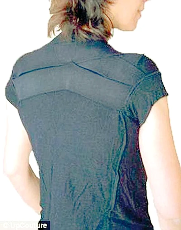 Benzi elastice sunt cusute în partea superioară pentru a “aminti” purtătorului să nu se cocoşeze