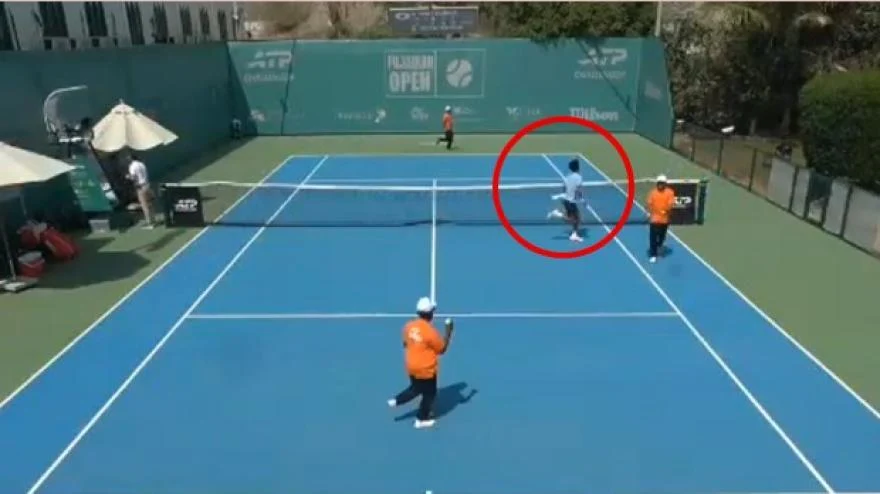 Explozii în Emiratele Arabe Unite: jucătorii fug de pe un teren de tenis în căutarea unui adăpost