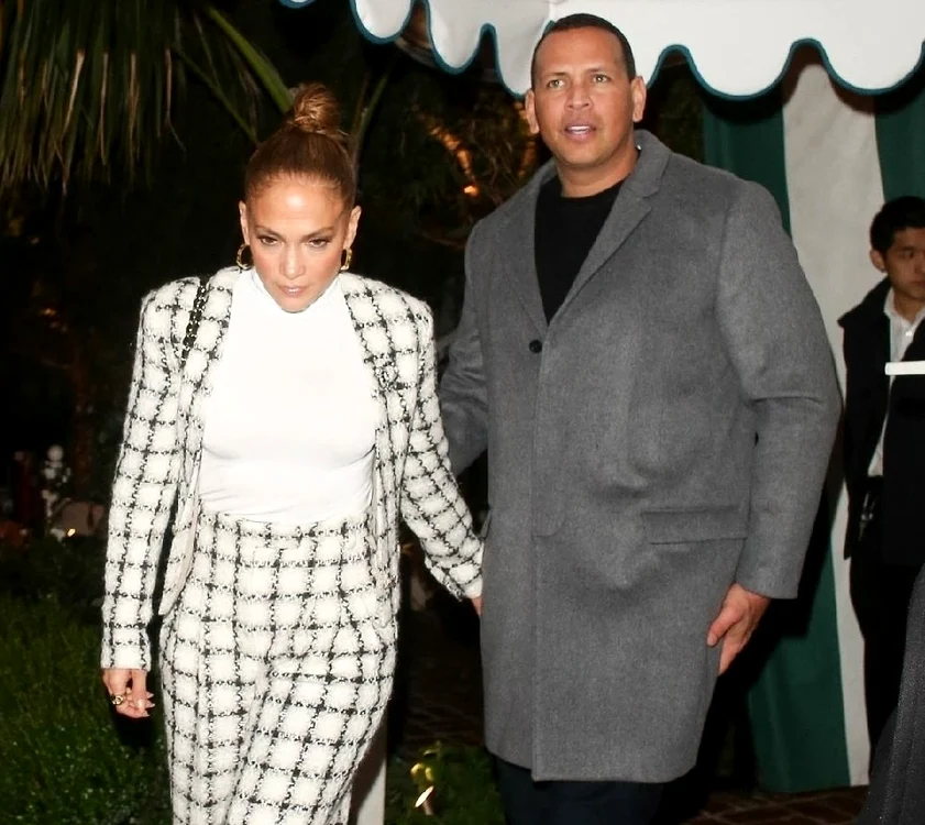 J Lo, cu posteriorul bine lucrat la sală, în colanțiFoto: Profimedia