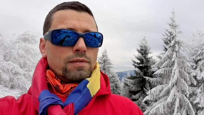 Marius Coviltir este salvamontistul care a traversat apa agăţat de tiroliană pentru salvarea celor 12 muncitoriFoto: News.ro
