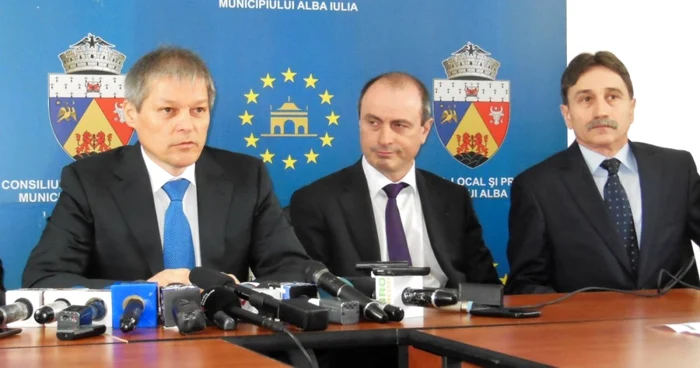 Premierul Dacian Cioloş a susţinut o conferinţă de presă la Alba Iulia. Foto: Dorin Ţimonea